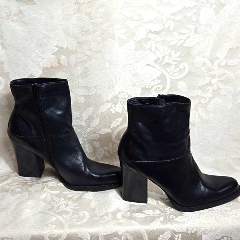 NINE & CO. Black Leather Heeled Western Look Ankle Boots - Picture 3 of 7
